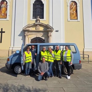 Školske sestre franjevke donirali rabljeni kombi župnom Caritasu u Zaboku